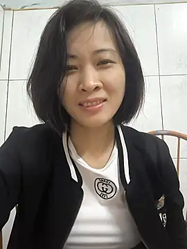 Snapshot of Sweets24 chatting on 03/11/25, 11:15 Sweets24 online show from 03/11/25, 11:15