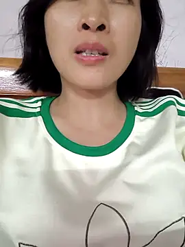 Snapshot of Sweets24 chatting on 09/10/25, 08:47 Sweets24 online show from 09/10/25, 08:47