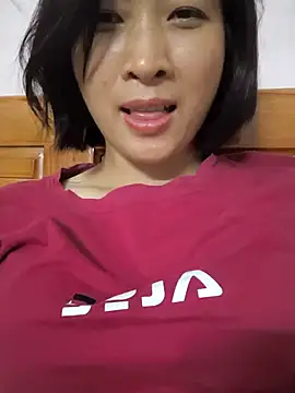 Snapshot of Sweets24 chatting on 09/17/25, 05:20 Sweets24 online show from 09/17/25, 05:20