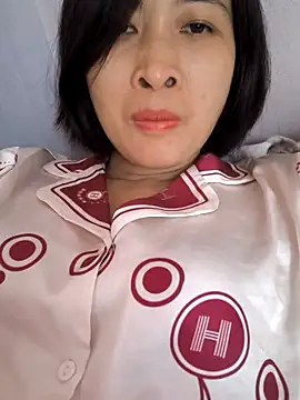 Snapshot of Sweets24 chatting on 10/14/25, 12:55 Sweets24 online show from 10/14/25, 12:55
