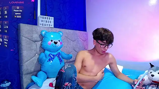 OwenBluee online show from 12/02/24, 09:02