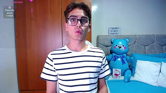 OwenBluee online show from 01/22/25, 05:16