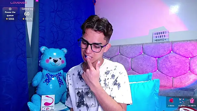 OwenBluee online show from 02/13/25, 08:17