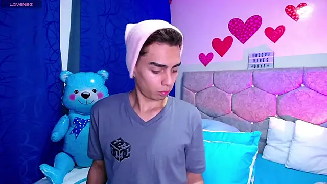 OwenBluee online show from 02/18/25, 06:15