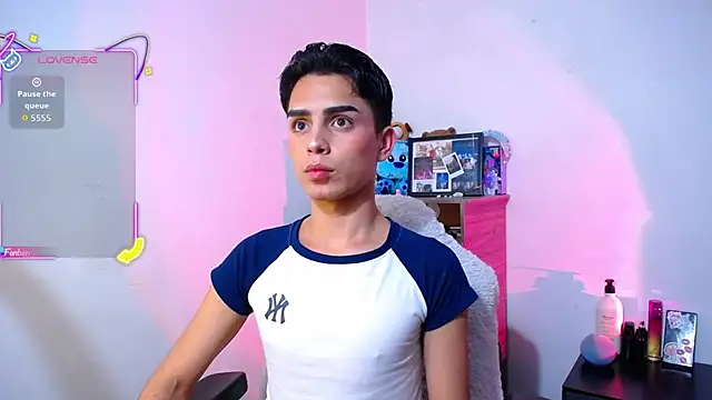 OwenBluee online show from 11/22/25, 05:39