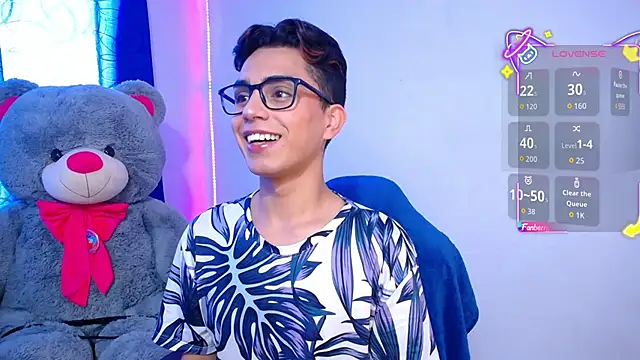 OwenBluee online show from 04/22/26, 08:21