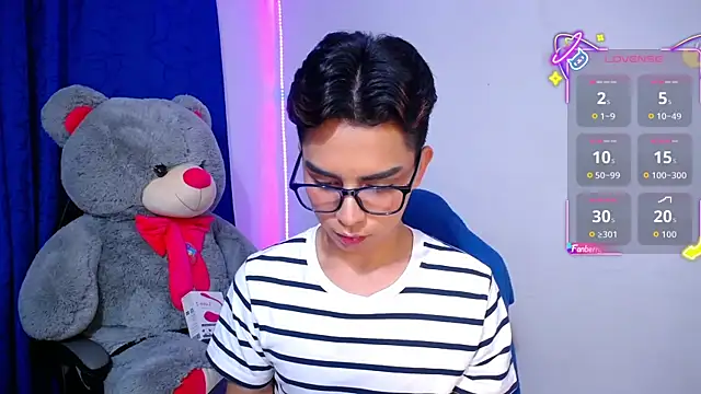 OwenBluee online show from 04/23/26, 09:52