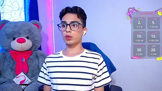 OwenBluee online show from 04/23/26, 12:29