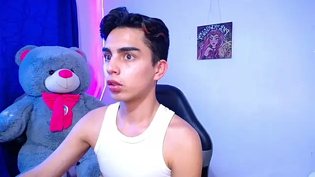 OwenBluee online show from 05/06/26, 09:31