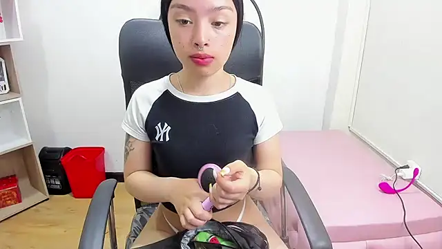 Snapshot of Sofia_Mirandaa18 chatting on 12/27/24, 08:07 Sofia Mirandaa18 online show from 12/27/24, 08:07