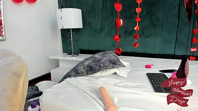 PandoraB  online show from 02/13/25, 02:20