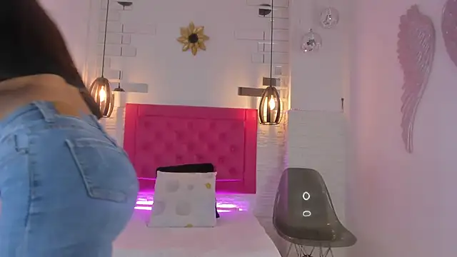 Snapshot of mia_six66 chatting on 03/08/25, 11:27 mia six66 online show from 03/08/25, 11:27