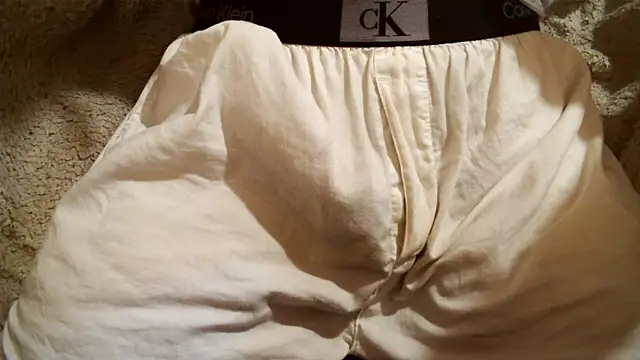 Snapshot of KoyuHanara chatting on 11/04/25, 03:33 KoyuHanara online show from 11/04/25, 03:33