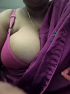 Snapshot of bigboobyrush chatting on 10/04/25, 06:28 bigboobyrush online show from 10/04/25, 06:28