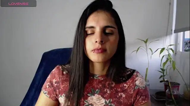 Snapshot of alma_violeta chatting on 03/21/25, 11:01 alma violeta online show from 03/21/25, 11:01