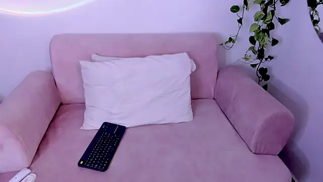 Snapshot of Catbaby888_ chatting on 12/16/25, 12:43 Catbaby888 online show from 12/16/25, 12:43