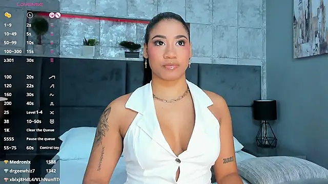 Salome Diaz  online show from 02/11/25, 11:01