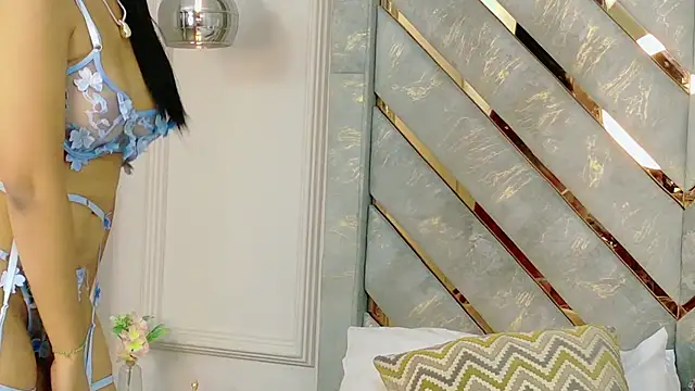 Salome Diaz  online show from 04/23/26, 04:57