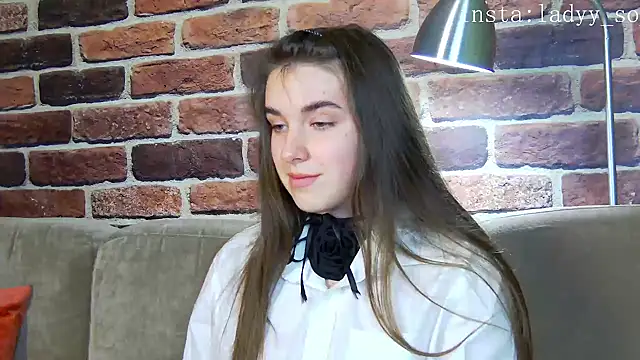 Snapshot of Sofia_Hugs chatting on 11/13/25, 09:25 Sofia Hugs online show from 11/13/25, 09:25