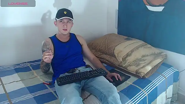 Snapshot of Dylanwhite23_ chatting on 01/18/25, 04:15 Dylanwhite23 online show from 01/18/25, 04:15