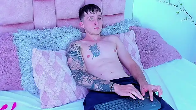 Snapshot of Dylanwhite23_ chatting on 01/28/25, 05:00 Dylanwhite23 online show from 01/28/25, 05:00
