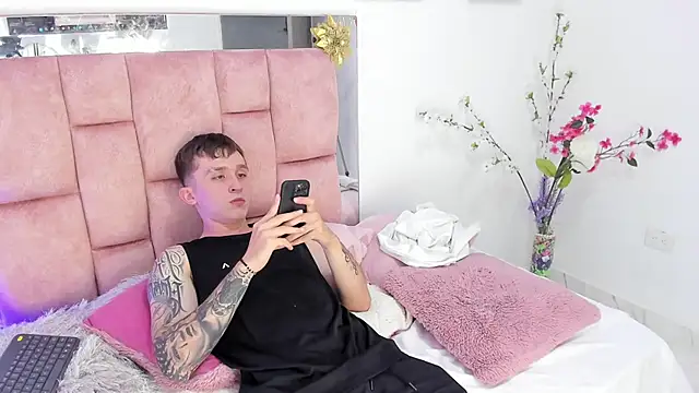 Snapshot of Dylanwhite23_ chatting on 01/29/25, 02:09 Dylanwhite23 online show from 01/29/25, 02:09