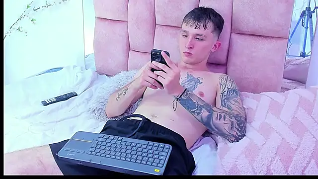 Snapshot of Dylanwhite23_ chatting on 02/13/25, 11:58 Dylanwhite23 online show from 02/13/25, 11:58