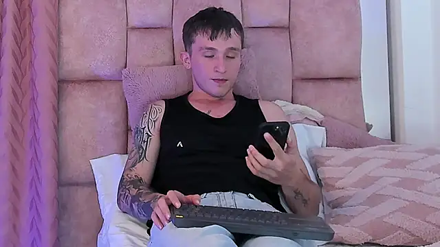 Snapshot of Dylanwhite23_ chatting on 03/11/25, 04:10 Dylanwhite23 online show from 03/11/25, 04:10