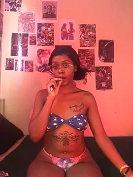 Snapshot of naughtybitches5 chatting on 03/25/26, 05:35 naughtybitches5 online show from 03/25/26, 05:35