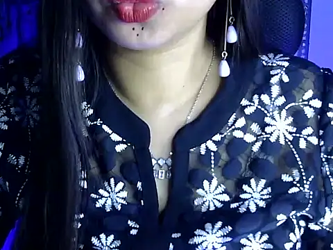Snapshot of akshara_thakur9 chatting on 03/06/25, 07:32 akshara thakur9 online show from 03/06/25, 07:32