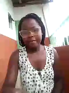 Snapshot of Sweetcecie01 chatting on 02/02/25, 01:52 Sweetcecie01 online show from 02/02/25, 01:52