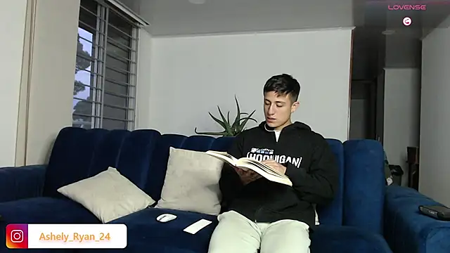 Snapshot of ashely_ryan24 chatting on 03/05/25, 11:16 ashely ryan24 online show from 03/05/25, 11:16