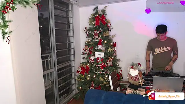 ashely ryan24 online show from 12/17/25, 11:44