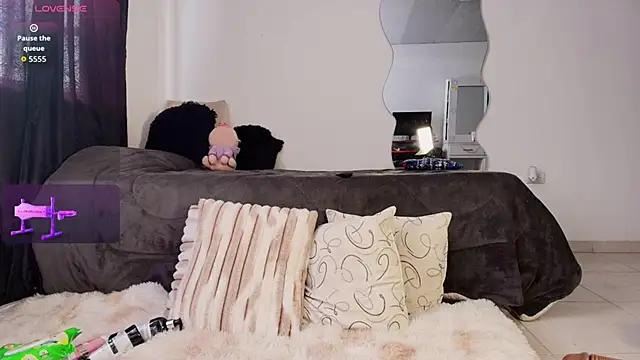 Madeline Dreams online show from 10/18/25, 01:12