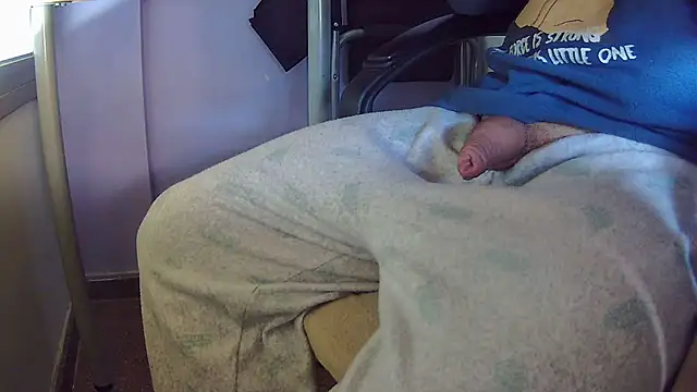 Snapshot of vladimirput4 chatting on 02/20/25, 12:04 vladimirput4 online show from 02/20/25, 12:04