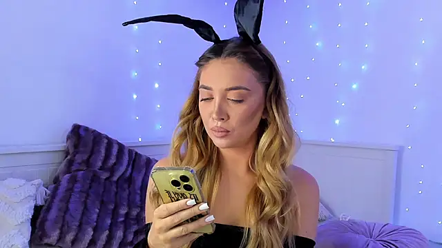 Snapshot of Jessielle chatting on 12/19/24, 11:29 Jessielle online show from 12/19/24, 11:29