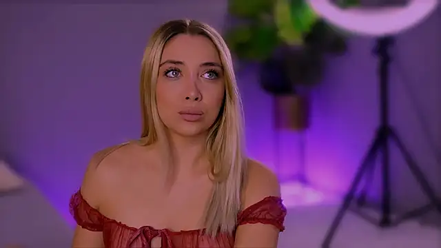 Snapshot of Jessielle chatting on 10/18/25, 07:25 Jessielle online show from 10/18/25, 07:25