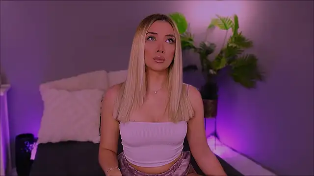 Snapshot of Jessielle chatting on 11/26/25, 03:40 Jessielle online show from 11/26/25, 03:40