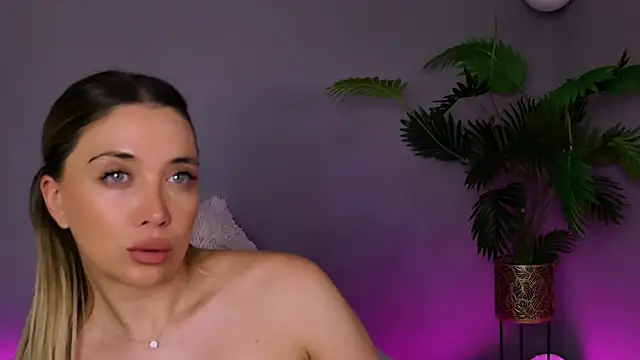 Jessielle online show from 04/23/26, 02:19