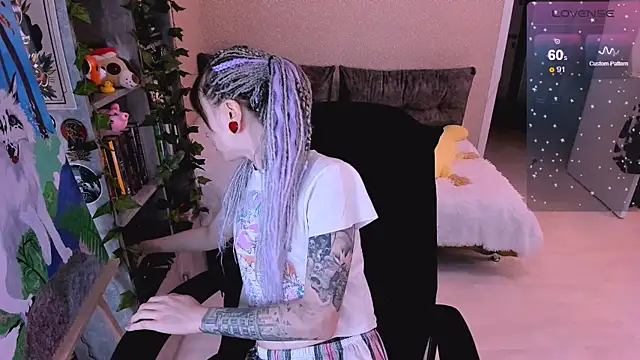 Snapshot of NaniMoore chatting on 12/23/24, 06:11 NaniMoore online show from 12/23/24, 06:11