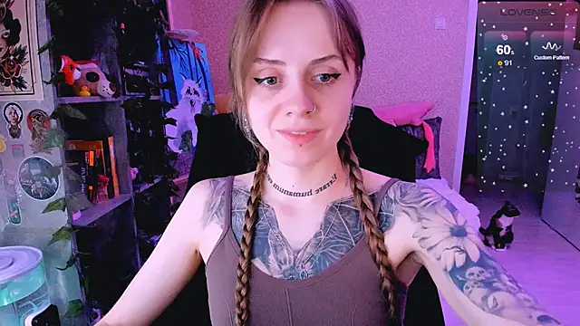 Snapshot of NaniMoore chatting on 02/03/25, 11:05 NaniMoore online show from 02/03/25, 11:05