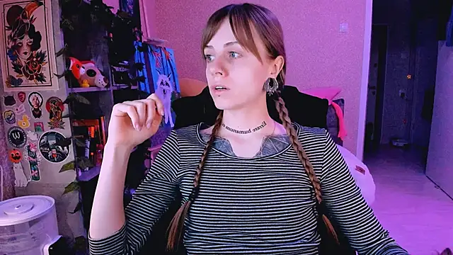 Snapshot of NaniMoore chatting on 03/01/25, 08:10 NaniMoore online show from 03/01/25, 08:10