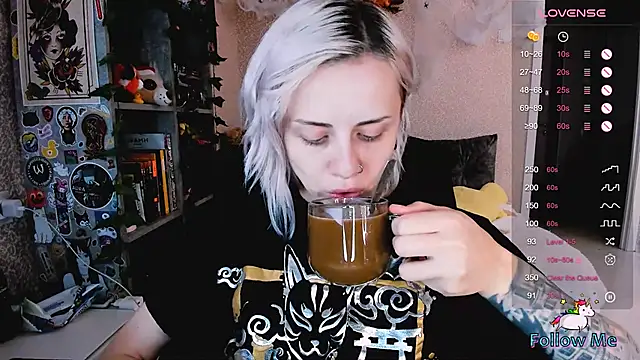 Snapshot of NaniMoore chatting on 10/12/25, 07:51 NaniMoore online show from 10/12/25, 07:51