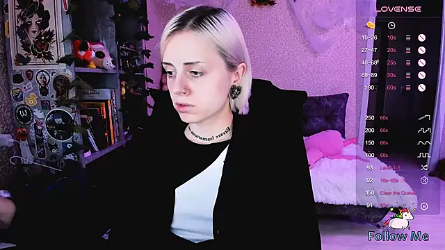 Snapshot of NaniMoore chatting on 10/23/25, 08:02 NaniMoore online show from 10/23/25, 08:02