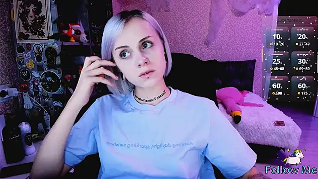 Snapshot of NaniMoore chatting on 11/01/25, 08:11 NaniMoore online show from 11/01/25, 08:11