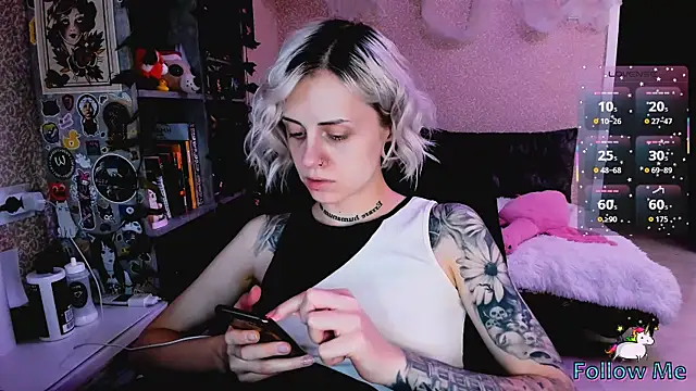 NaniMoore online show from 11/05/25, 08:20