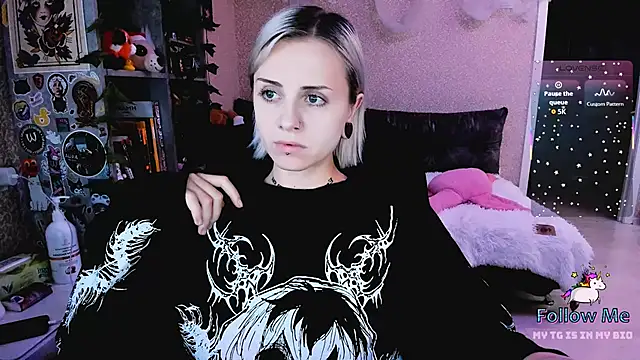 NaniMoore online show from 11/14/25, 09:02