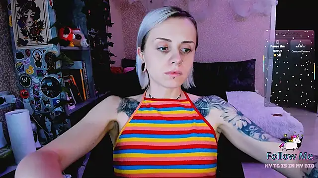 NaniMoore online show from 11/22/25, 09:14