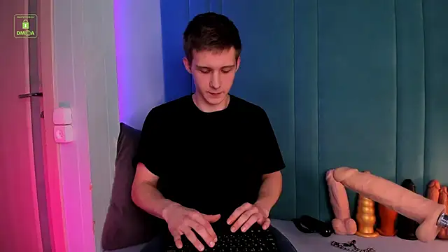 Snapshot of MarkGWalker chatting on 02/14/25, 04:31 MarkGWalker online show from 02/14/25, 04:31