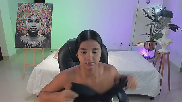 JANYLOVE   online show from 11/20/25, 10:48